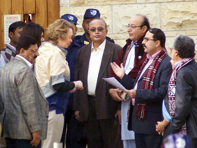 representatives of the sindh writers and thinkers forum presented a memorandum of complaint to the british high commission officials against the muttahida qaumi movement mqm chief altaf hussain photo online representatives of the sindh writers and thinkers forum presented a memorandum of complaint to the british high commission officials against the muttahida qaumi movement mqm chief altaf hussain photo online