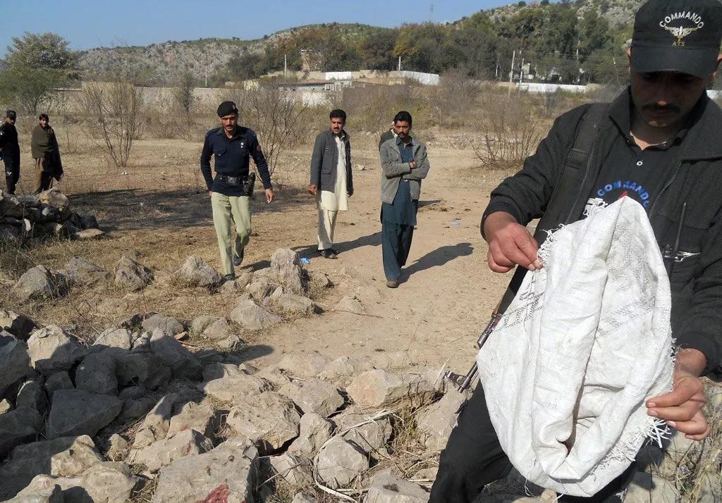 security personnel examine the site of a sucide bombing in the ibrahimzai area of hangu district on january 6 2014 photo afp security personnel examine the site of a sucide bombing in the ibrahimzai area of hangu district on january 6 2014 photo afp