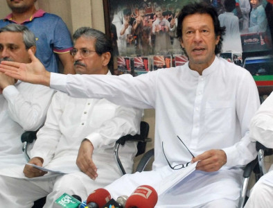 imran says musharraf should not be allowed to escape trial