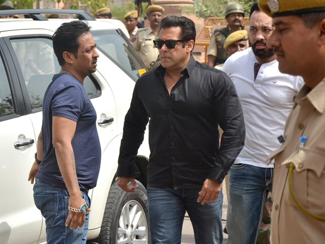 indian bollywood actor salman khan arrives at a court to hear the verdict in the long running wildlife poaching case against him in jodhpur on april 5 2018 photo afp