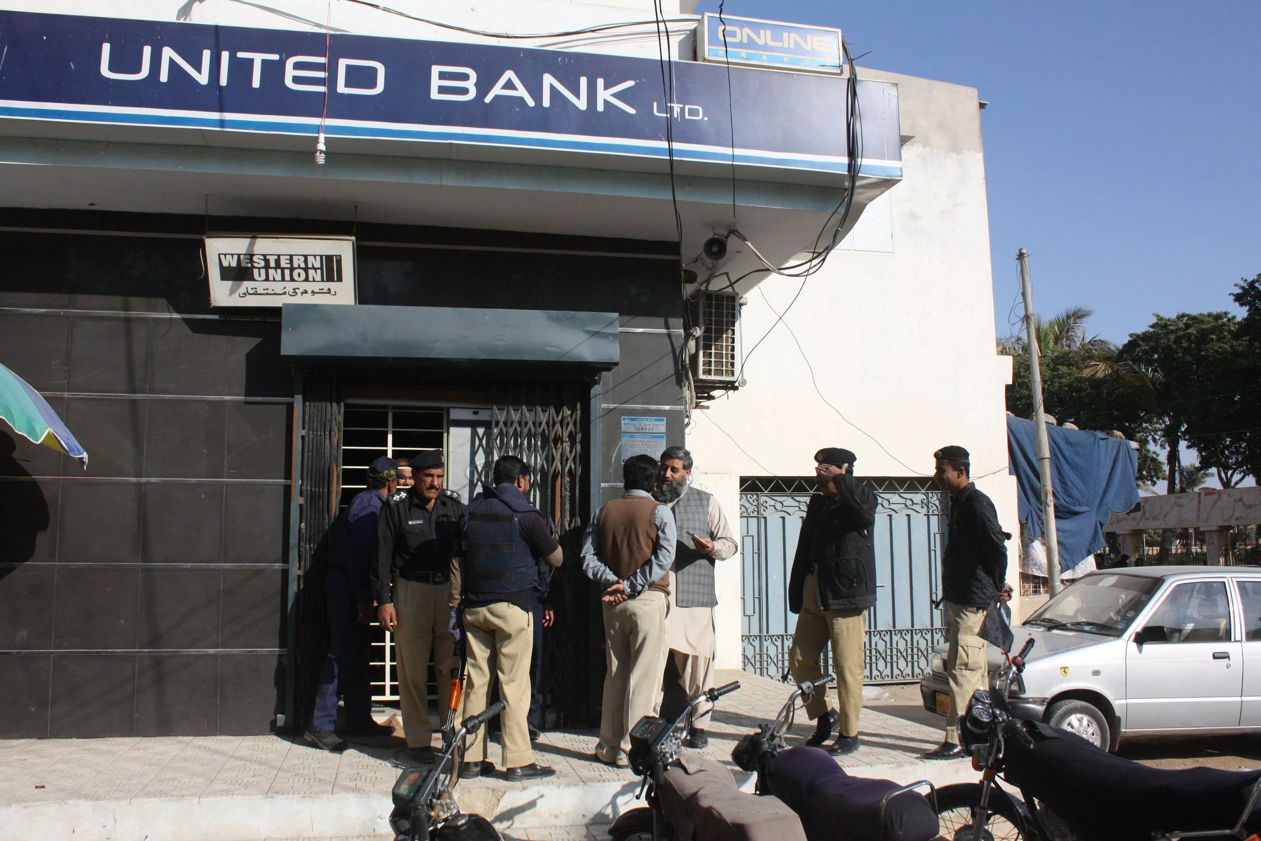 two private security guards died trying to foil the robbery photo mohammad azeem express two private security guards died trying to foil the robbery photo mohammad azeem express