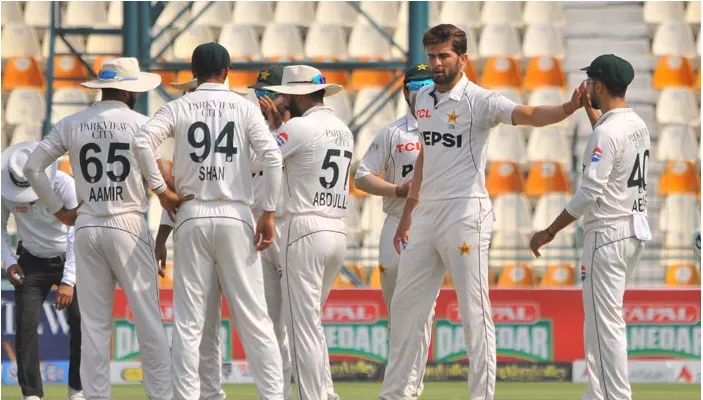 pak vs eng england trail pakistan by 64 runs with joe root harry brook set on crease pak vs eng england trail pakistan by 64 runs with joe root harry brook set on crease
