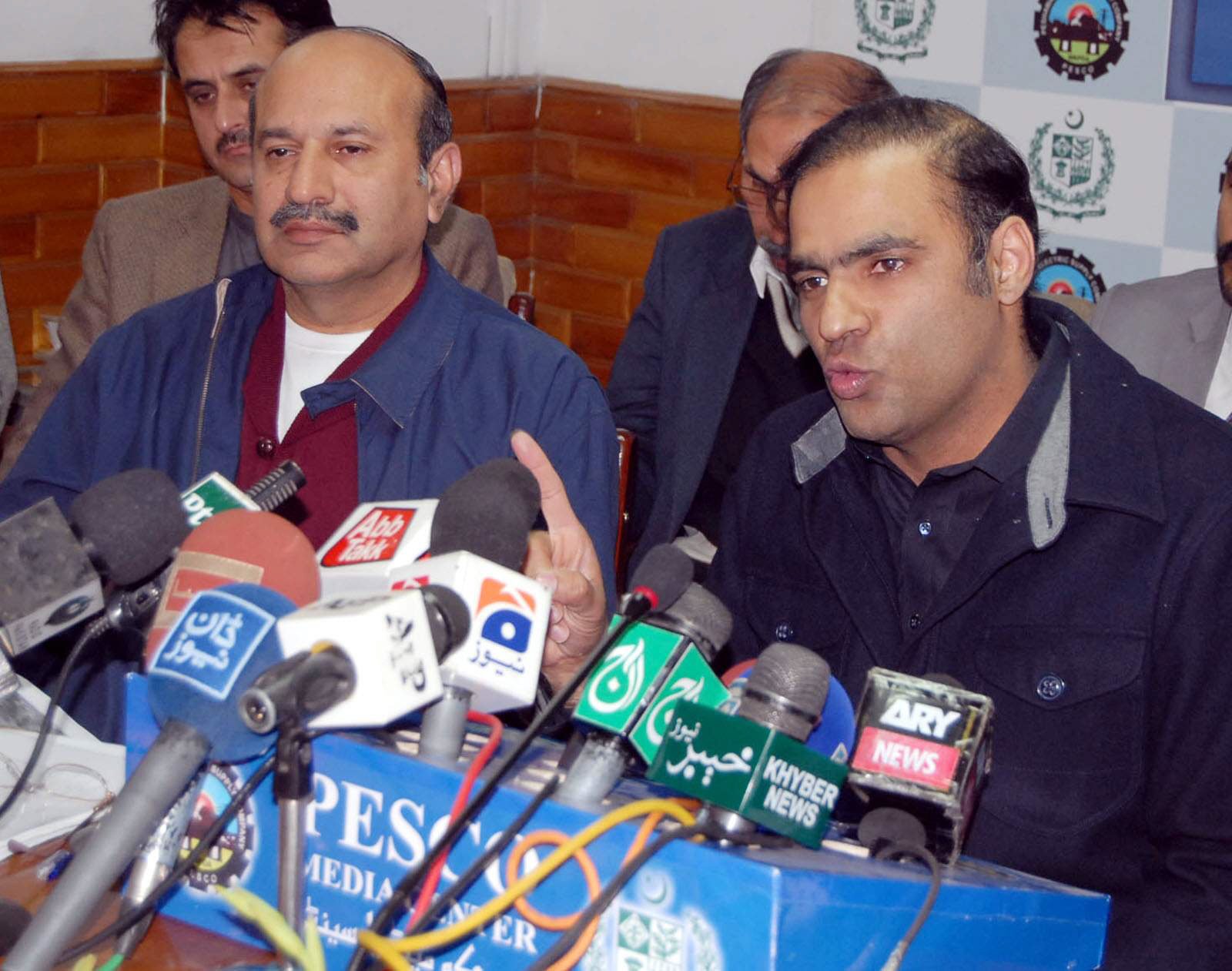 federal minister of state for water and power abid sher ali addresses a press conference in peshawar on wednesday photo sameer raziq express