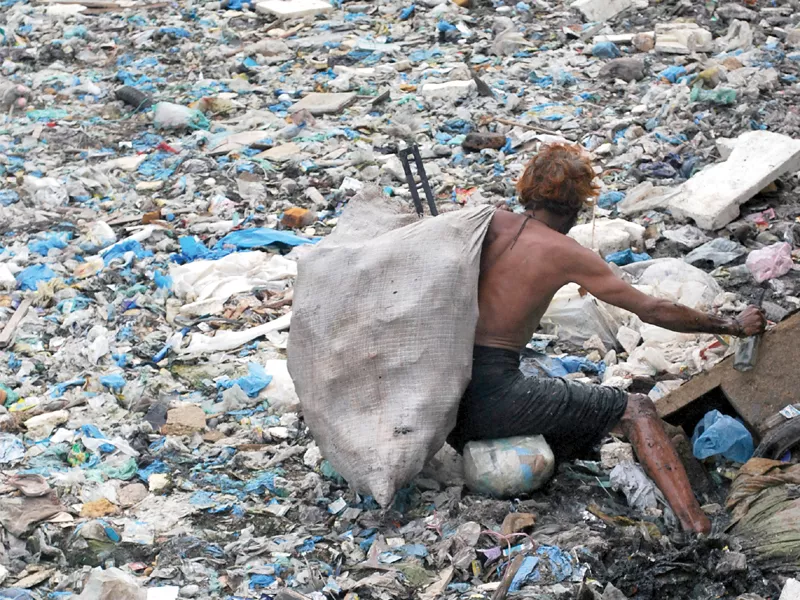 karachi has till 2016 before garbage piles up on the streets photo arif soomro express karachi has till 2016 before garbage piles up on the streets photo arif soomro express
