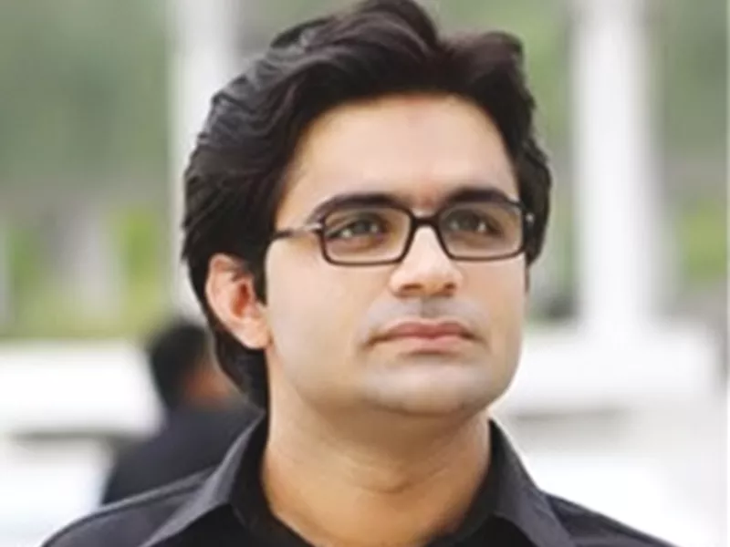 accolade for express media shahzeb khanzada rated best anchor
