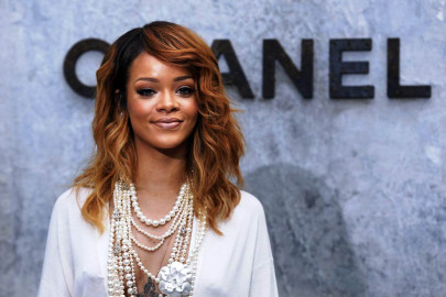 rihanna gets 21st tattoo rihanna gets 21st tattoo