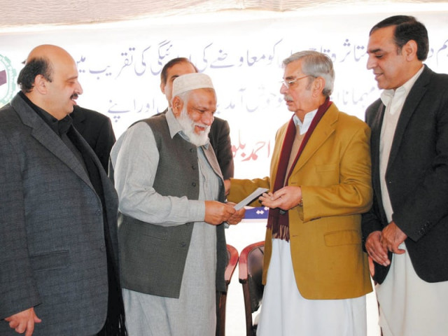 senator ilyas bilour distributes cheques among traders affected in the qissa khwani bazaar blast photo ppi senator ilyas bilour distributes cheques among traders affected in the qissa khwani bazaar blast photo ppi