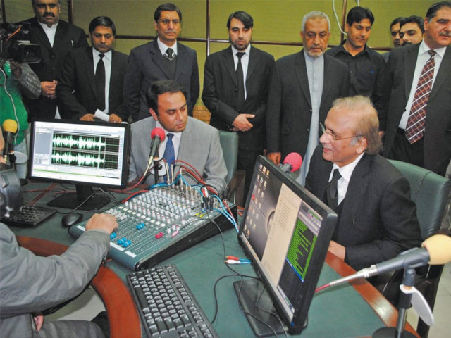 cjp tassaduq hussain jillani addresses radio meezan during his visit to the judicial complex photo ppi cjp tassaduq hussain jillani addresses radio meezan during his visit to the judicial complex photo ppi