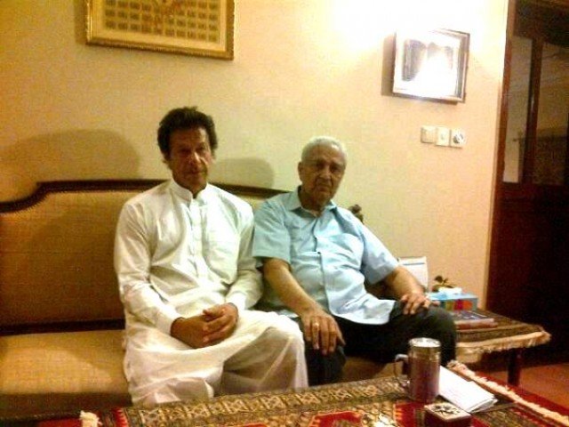 dr abdul qadeer khan in a meeting with imran khan photo arsalan t ghumman file