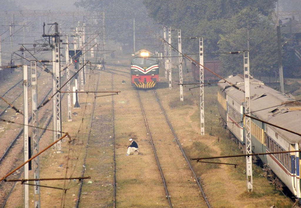 file photo of railway tracks photo online