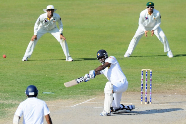 mathews who scored 91 and 157 not out in the drawn first test in abu dhabi continued to frustrate pakistan and added 112 runs with perera 95 before he holed out to ahmed shehzad at deep cover off junaid photo afp mathews who scored 91 and 157 not out in the drawn first test in abu dhabi continued to frustrate pakistan and added 112 runs with perera 95 before he holed out to ahmed shehzad at deep cover off junaid photo afp