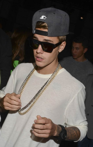 bieber allegedly launched an egg attack on his neighbour 039 s home and la county sheriff was called to the scene photo afp