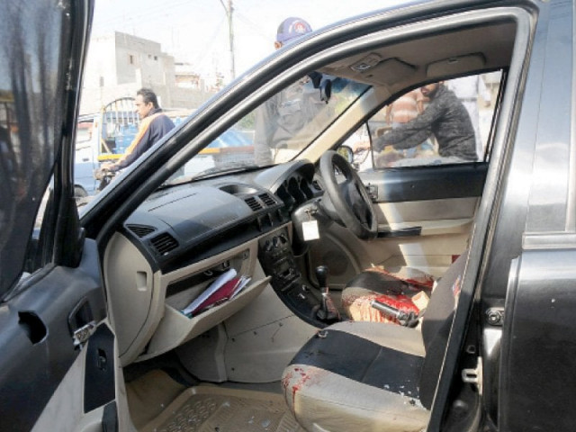 lawyer mirza waqar hussain naqvi and his driver were attacked by four men on jahangir road photo rashid ajmeri express express lawyer mirza waqar hussain naqvi and his driver were attacked by four men on jahangir road photo rashid ajmeri express express