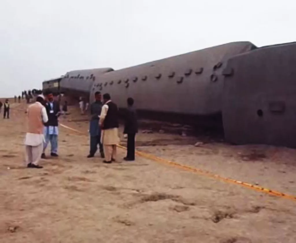 all seven wagons carrying around 400 passengers derailed and four of the wagons fell into a nearby nala photo express owais jafri all seven wagons carrying around 400 passengers derailed and four of the wagons fell into a nearby nala photo express owais jafri
