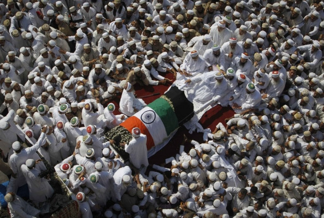 dawoodi bohra muslims crowd around the vehicle carrying the body of syedna mohamed burhanuddin during his funeral procession in mumbai january 18 2014 photo reuters dawoodi bohra muslims crowd around the vehicle carrying the body of syedna mohamed burhanuddin during his funeral procession in mumbai january 18 2014 photo reuters