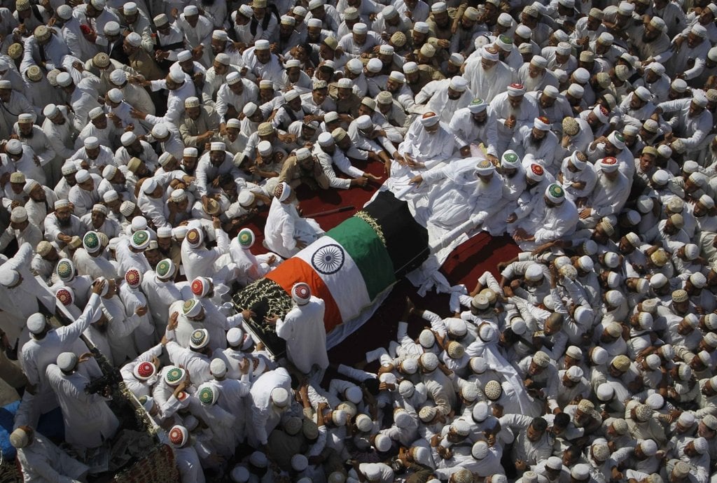 dawoodi bohra muslims crowd around the vehicle carrying the body of syedna mohamed burhanuddin during his funeral procession in mumbai january 18 2014 photo reuters