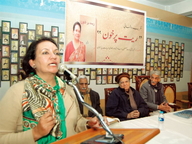 engaging attendants with stories and pithy one liners zaheer gets them to applaud and perhaps dream again photos publcitiy engaging attendants with stories and pithy one liners zaheer gets them to applaud and perhaps dream again photos publcitiy