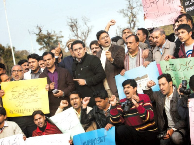 journalists protesting killings of express tv workers photo myra iqbal express journalists protesting killings of express tv workers photo myra iqbal express
