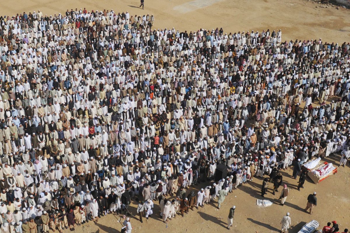 a large number of people turned out for the funeral of mufti muhammad usman yar khan in karachi on saturday photo mohammad sqib express