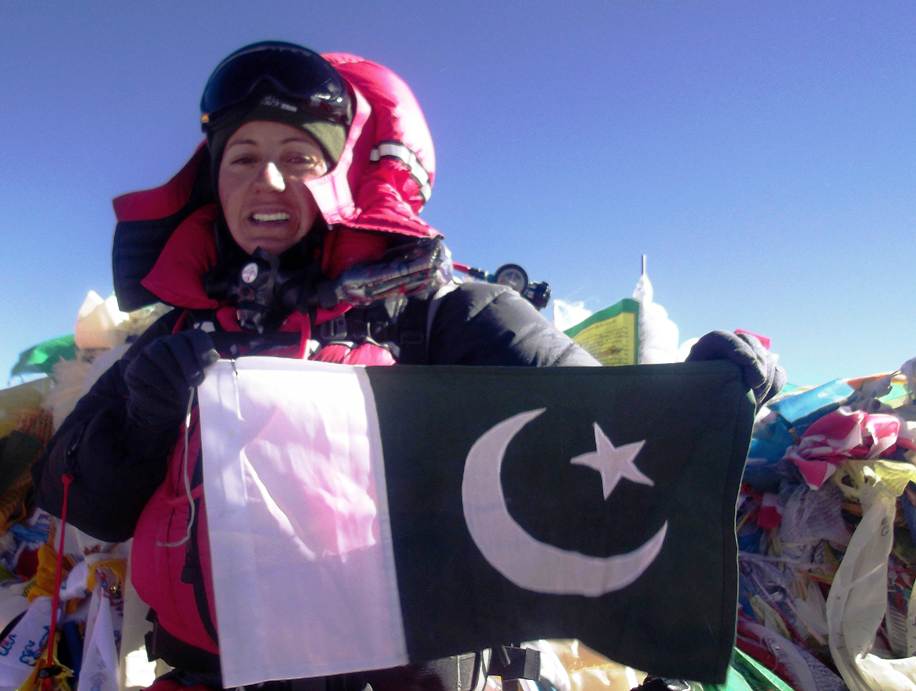 this photograph received from pakistan youth outreach pyo and taken on may 19 2013 shows climber samina baig holding the national flag on the peak of mount everest nepal photo afp