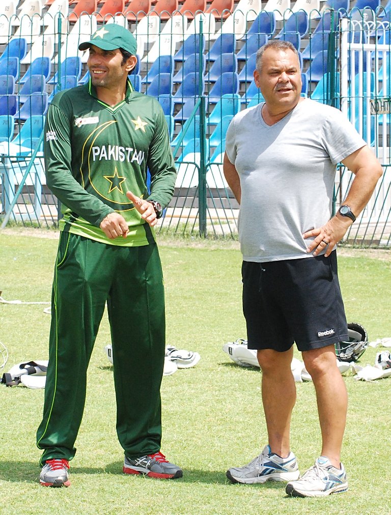 pakistan captain misbah ul haq l and coach dav whatmore r photo riaz ahmed