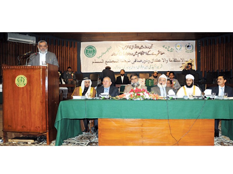 shariah academy director general dr tahir mansoori addresses a three day conference on role of moderation in establishing a peaceful society photo express