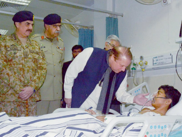 pm nawaz sharif and general raheel sharif meet an injured boy in cmh photo nni pm nawaz sharif and general raheel sharif meet an injured boy in cmh photo nni