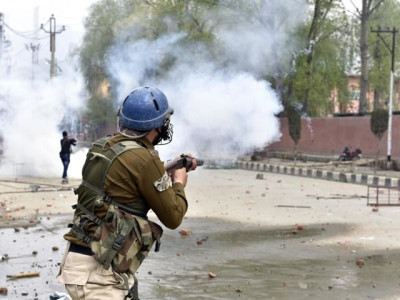 kashmiri youth remember freedom fighter kashmiri youth remember freedom fighter