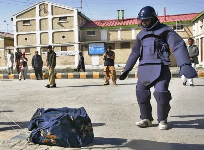 personnel of bomb disposal squad hold a drill exercise organized by civil defence and rescue 786 online personnel of bomb disposal squad hold a drill exercise organized by civil defence and rescue 786 online