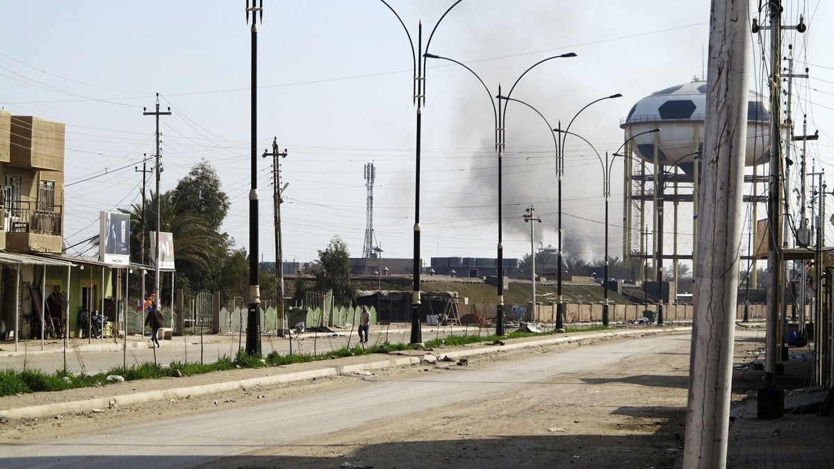 smoke rises during clashes between gunmen fighters and iraqi security forces in ramadi 100 km 62 miles west of baghdad january 21 2014 photo reuters