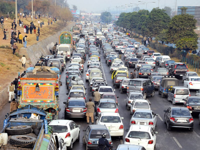 men taking the opportunity to stretch their legs and pass time during the traffic jam photo muhammad javaid waseem nazir men taking the opportunity to stretch their legs and pass time during the traffic jam photo muhammad javaid waseem nazir