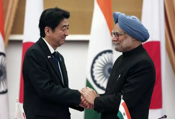 japan 039 s prime minister shinzo abe l and his indian counterpart manmohan singh shake hands after addressing the media at hyderabad house in new delhi january 25 2014 photo reuters japan 039 s prime minister shinzo abe l and his indian counterpart manmohan singh shake hands after addressing the media at hyderabad house in new delhi january 25 2014 photo reuters