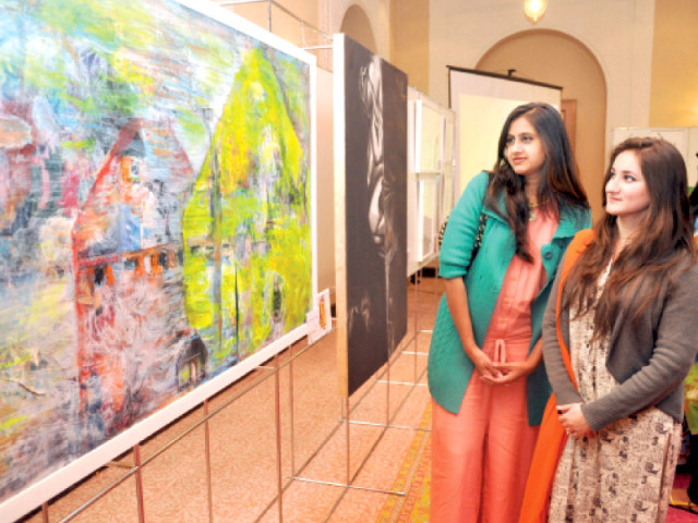guests admiring impressions of various vistas in the us as captured by the artists imaginations photo express guests admiring impressions of various vistas in the us as captured by the artists imaginations photo express