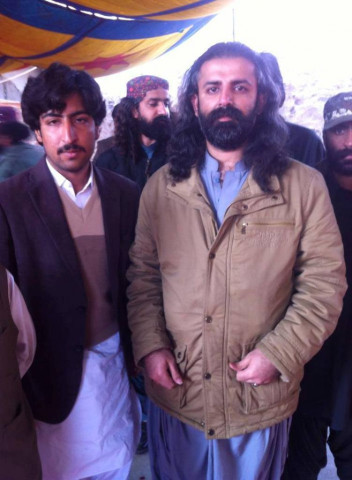 shahzain bugti with his tribesmen in kashmore photo dera bugti facebook page shahzain bugti with his tribesmen in kashmore photo dera bugti facebook page