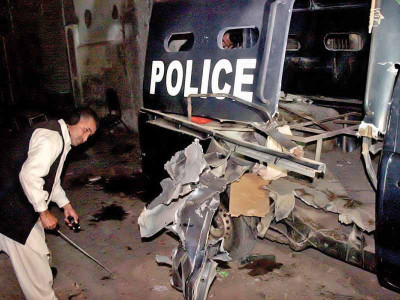 targeted violence six killed in attacks on karachi police vans targeted violence six killed in attacks on karachi police vans