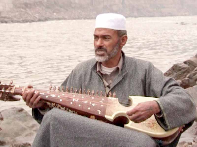 altaf ahmad sings songs for his parents who are in indian kashmir photo express