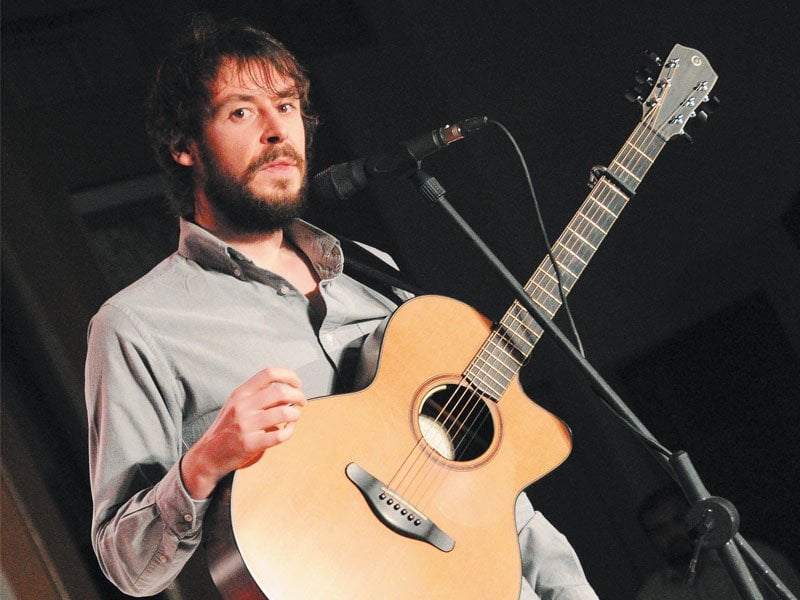 sam carter above recipient of the horizon award enthralled the audience with his guitar based arrangements photo courtesy tehzeeb foundation