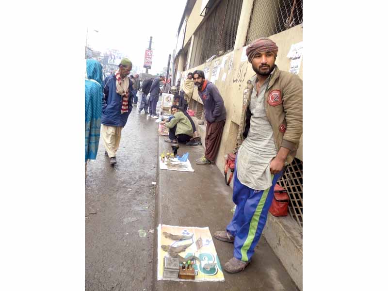 quacks and their lizards lined up in raja bazaar photo express