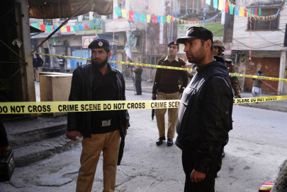 targeting security officials policeman killed in tank bomb blast