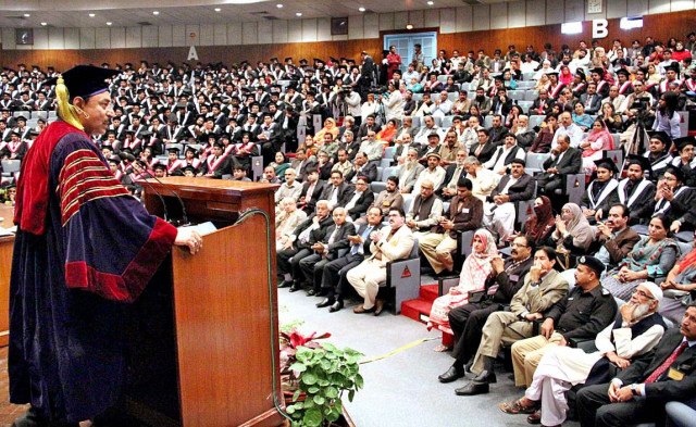 sindh education minister nisar khuhro speaks at mehran university 039 s convocation ceremony photo app