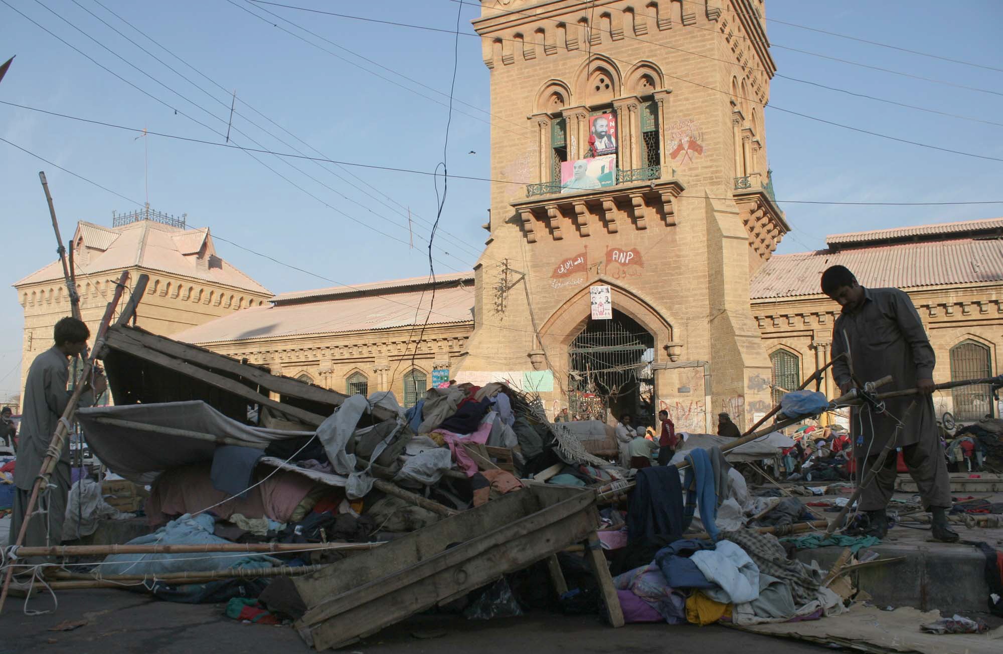 a view of the area outside empress market in karachi during kmc 039 s anti encroachment exercise on january 28 2014 photo ppi