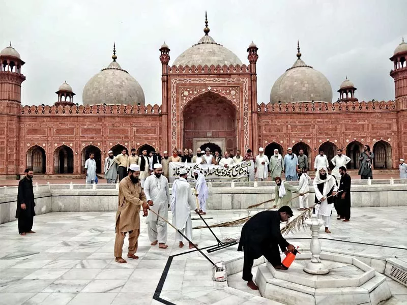 badshahi mosque masjid were the shoes were stolen photo riaz ahmed shafiq malik express