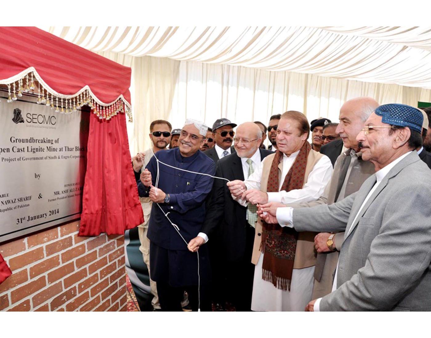 former president asif zardari prime minister nawaz sharif and sindh cm qaim ali shah unveil the 660mw coal power generation project at thar photo app