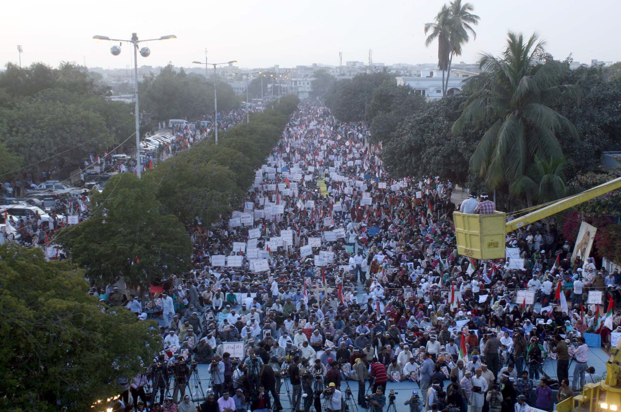 a view of the mqm protest rally on ma jinnah road in karachi on feb 2 2014 photo ppi
