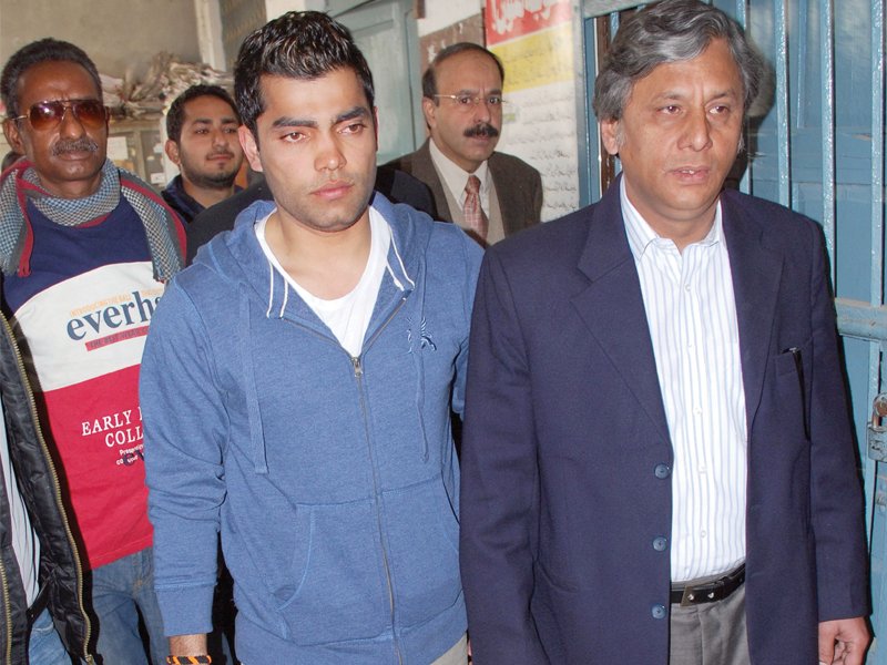 umar akmal arrives in court for hearing after which he was granted bail photo afp