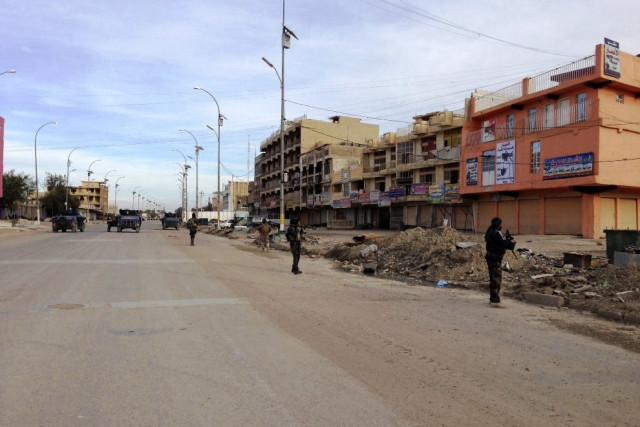 iraqi security forces take positions with their weapons during clashes with islamic state in iraq and the levant isil in the province of anbar february 2 2014 photo reuters