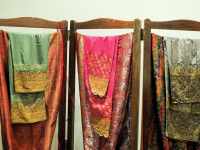 romancing sindh textiles embroidery bhuttos rule sindhi exhibit