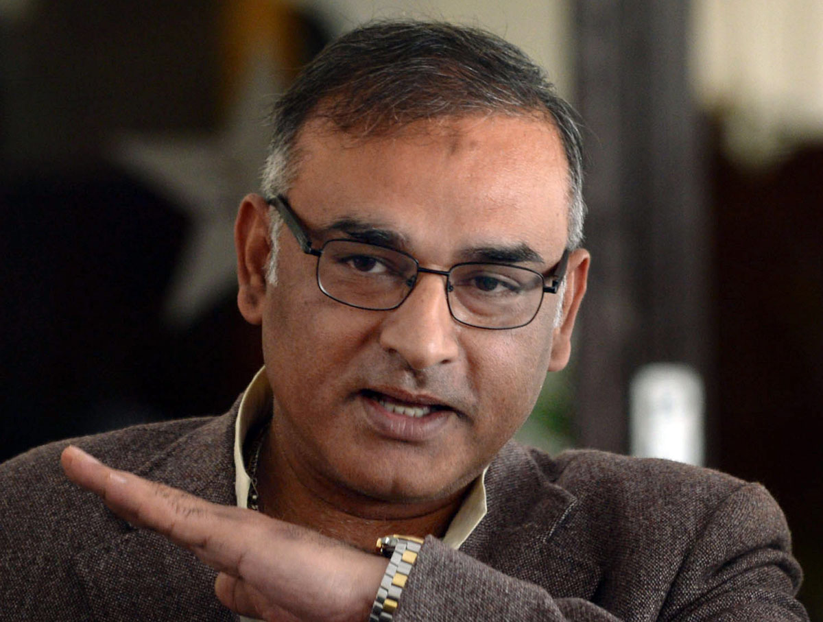 newly appointed chief selector aamir sohail speaks with media representatives in lahore on february 4 2014 photo afp