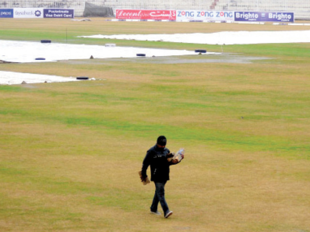 a groundsman leaving the pitch after matches at rawalpindi cricket stadium were washed out photo inp a groundsman leaving the pitch after matches at rawalpindi cricket stadium were washed out photo inp