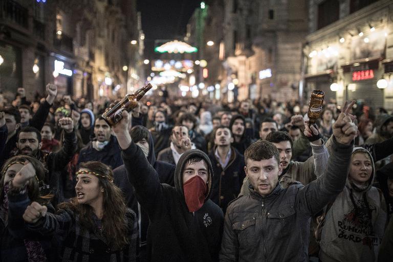 protesters chant slogans against newly proposed restrictions on the use of the internet in istanbul on january 18 2014 photo afp